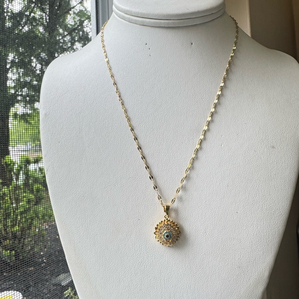 Elegant Gold Necklace with Blue Gemstone - Picture 3 of 9